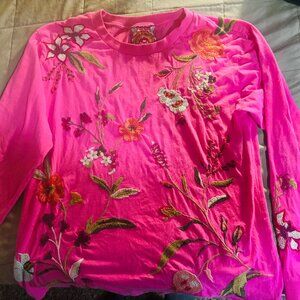 Johnny Was Floral Embroidered Long Sleeve Tee – [Medium]